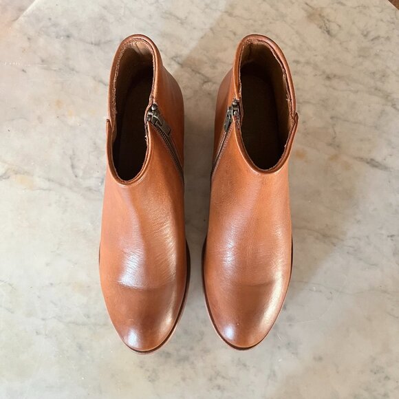 Frye Leather Zip Ankle Boots Carson Piping Cognac - Medium - Picture 1 of 7